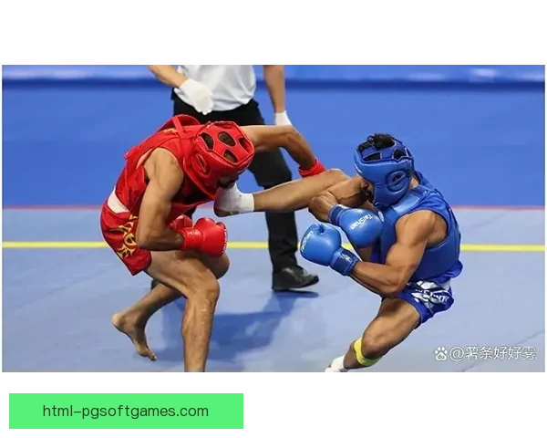 摔跤赛场惊心动魄，悬念未解谁能获胜？